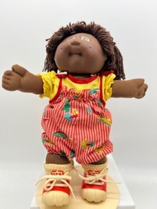lot 193 image: Vintage CABBATCH PATCH Brown Fluffy Ponytails& Poodle Bangs Girl in Dinosaur Overalls HM#2