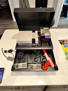 VINTAGE NINTENDO NES CONSOLE NES-100, CASE, GAMES AND EXTRAS TESTED & WORKING