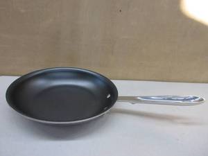 lot 258 image: All-Clad D5 5-Ply Brushed Stainless Steel Fry Pan 8 Inch Induction Oven Broiler Safe 600F Pots and Pans, Cookware Silver NEW