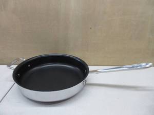 lot 261 image: All-Clad D3 3-Ply Stainless Steel Saut Pan 3 Quart Induction Oven Broiler Safe 600F Pots and Pans, Cookware Silver NEW