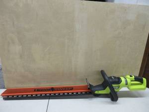 lot 358 image: 40V HP BRUSHLESS 26 HEDGE TRIMMER KIT SLIGHTLY USED, MISSING BATTERY AND CHARGER, TESTED, WORKS