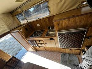 lot 3 image: 1982 Skamper pop-up Truck camper