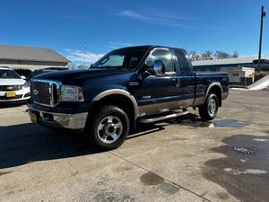 lot 2 image: 2006 Ford F250 Super Duty Super Cab Lariat Pickup