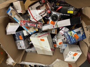 Pallets with Assorted Lights, Tools and Misc Units Costumer Returns See Pics