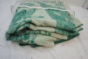 GreenOff White 100% Wool Blanket