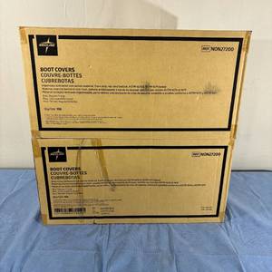 2 Cases (150 per case) NEW Medline NON27200 Fluid Resistant Non-skid Boot Covers -&nbspSeamless cover has no holes, helping to reduce the risk of fluid penetration - Size RegularLarge Blue