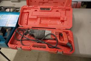lot 576 image: Milwaukee Super Sawzall Heavy Duty Reciprocating Saw 6537-22 with Plastic Case