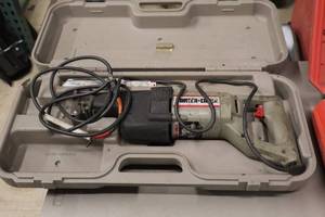 lot 578 image: Porter-Cable Tiger Saw Variable Speed Reciprocating Saw 738 with Plastic Case