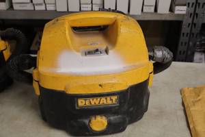 lot 592 image: DeWalt Heavy Duty 2-Gallon CordlessCorded  WetDry Vacuum DC500