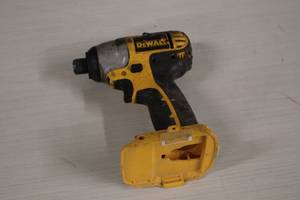 lot 596 image: DeWalt 14 18V Impact Driver DC825