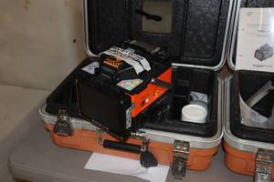 lot 697 image: Fast Cat MicroCore Direct Core Monitoring Optical Fiber Fusion Splicer with Case