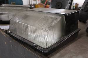 lot 726 image: Outdoor Light Fixture 15x16x8