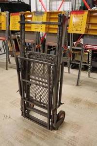 lot 532 image: Lee Unlimited #CB77 Portable Power Bench