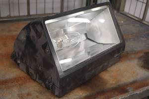 lot 710 image: Outdoor Light Fixture 9x14x8-12