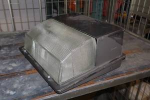 lot 723 image: 1800W Outdoor Light Fixture ST-168 15x16x8