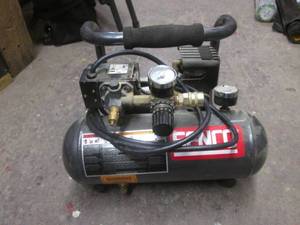 Senco 1.0HP Oil free compressor...