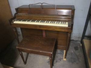Whirlitzer Electric piano with matching bench containing lift top under seat storage