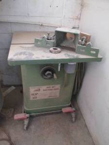 Lobo Power Tools Heavy Duty Wood Spindle Shaper unit with heavy duty lockable casters and misc accessories shown in pics
