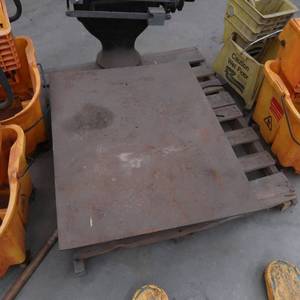 lot 4 image: TOLEDO PRECISION FLOOR SCALE,
