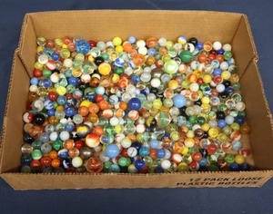 lot 36 image: FLAT OF MARBLES