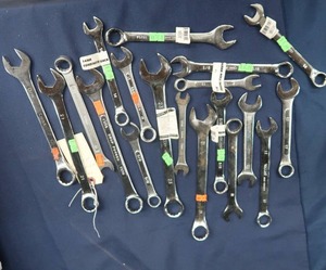lot 39 image: 19 NEW WRENCHES