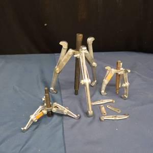 lot 41 image: NEW WHEEL BEARING PULLERS