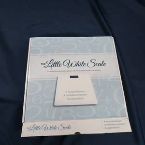 lot 48 image: BATHROOM SCALE