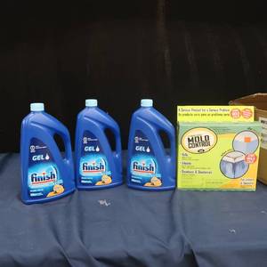 lot 82 image: 3 FINISH ORANGE SCENT DISH SOAP, A SET OF MOLD CONTROL