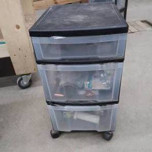 lot 95 image: 3 DRAWER ROLLING CART FILLED WITH CLAMPS, FITTINGS, AND MORE