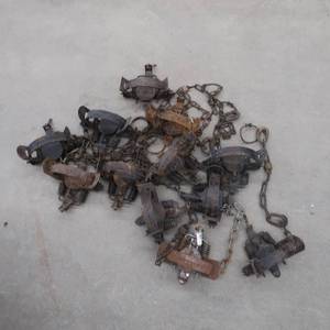 lot 101 image: 12 VINTAGE SMALL GAME ANIMAL TRAP