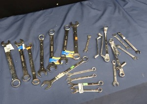 lot 102 image: 22 DIFERENT SIZED METRIC WRENCHES