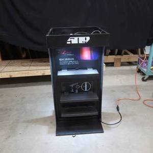 lot 118 image: 2 SIDED 3 SHELVE GOGGLE DISPLAY SHELVE WITH 4 WORKING LIGHTS