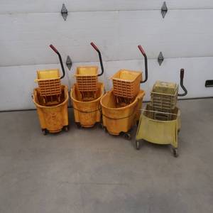 lot 4A image: MOP BUCKETS
