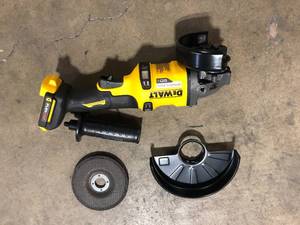 DEWALT FLEXVOLT 60V MAX Cordless Brushless 4.5 in. to 6 in. Small Angle Grinder with Kickback Brake (Tool Only) Customer Returns See Pictures