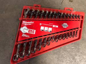 Milwaukee Combination SAE Wrench Mechanics Tool Set (15-Piece)  Customer Returns See Pictures
