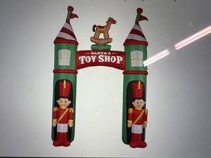 lot 7 image: Fraser Hill Farm 10 Inflatable Santas Toy Shop Archway