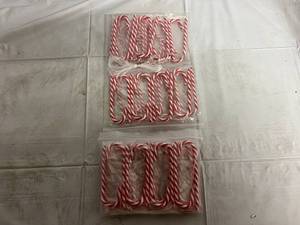 lot 133 image: 2 x 32 Packs of Hangable Candy Cane Decorations