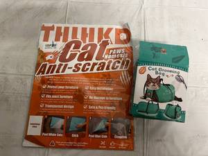 lot 153 image: 10 Anti-Scratch Cat Pads and Cat Grooming Bag