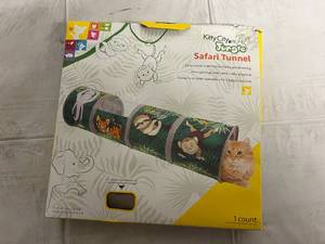 lot 164 image: Kitty City Jungle Tunnel Cat Tunnel