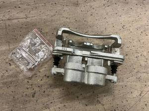 lot 181 image: Brake Caliper for GMC Sierra 15002500