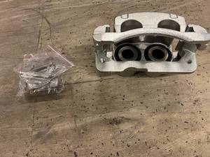 lot 183 image: Brake Caliper for GMC Sierra 15002500