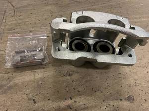 lot 184 image: Brake Caliper for GMC Sierra 15002500