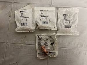lot 204 image: 4 x 34 x 12 Nibisco Press Couplings
