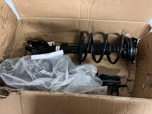 lot 207 image: Pair of A1367R Axle Struts