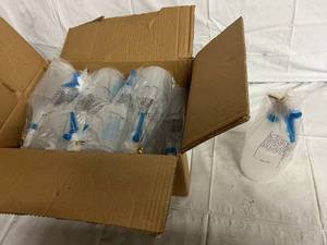 lot 250 image: 12 x 32oz Spray Bottles