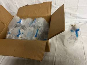 lot 251 image: 12 x 32oz Spray Bottles