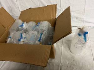 lot 253 image: 12 x 32oz Spray Bottles