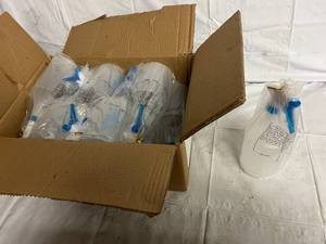 lot 254 image: 12 x 32oz Spray Bottles