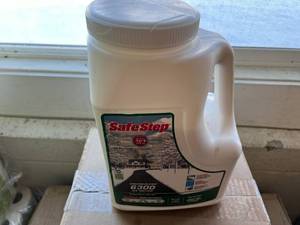 lot 273 image: Bottle of Safe Step Enviro-Blend Ice Melter
