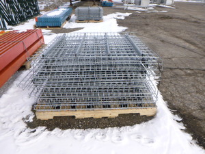 lot 3 image: 21 Pallet Racking Wire Decks